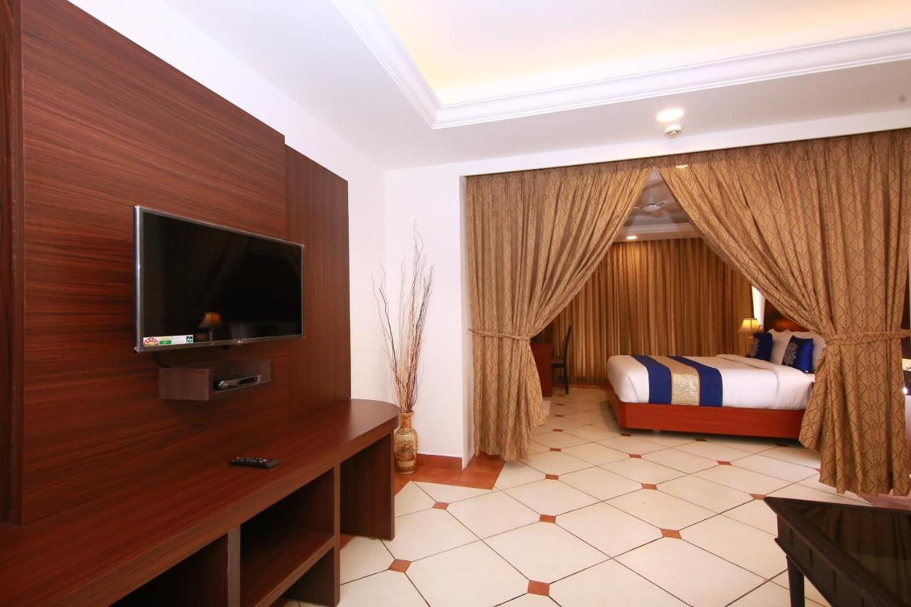 Emarald Hotel Cochin Коччи Экстерьер фото