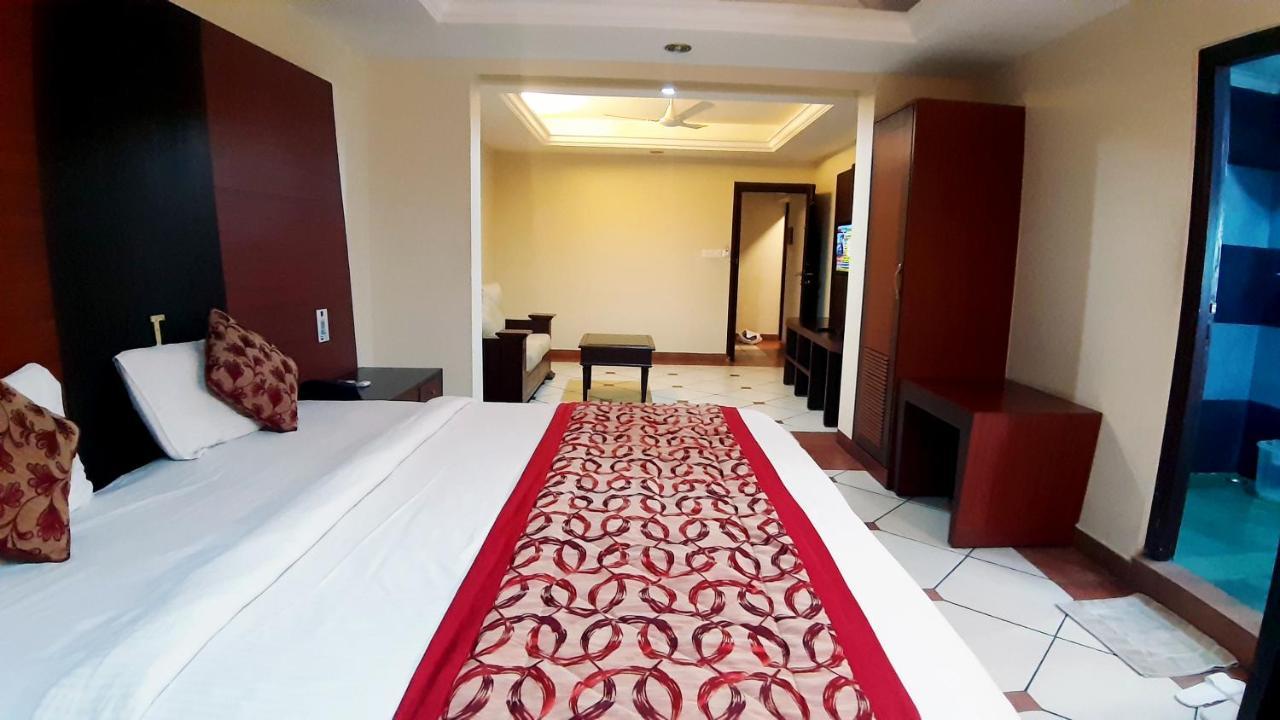 Emarald Hotel Cochin Коччи Экстерьер фото