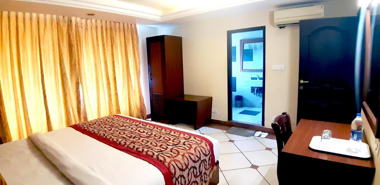 Emarald Hotel Cochin Коччи Экстерьер фото