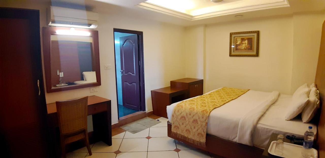 Emarald Hotel Cochin Коччи Экстерьер фото