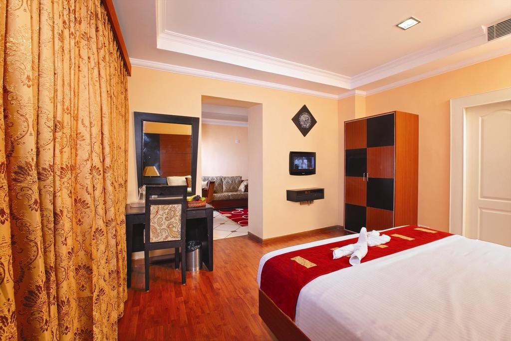 Emarald Hotel Cochin Коччи Экстерьер фото