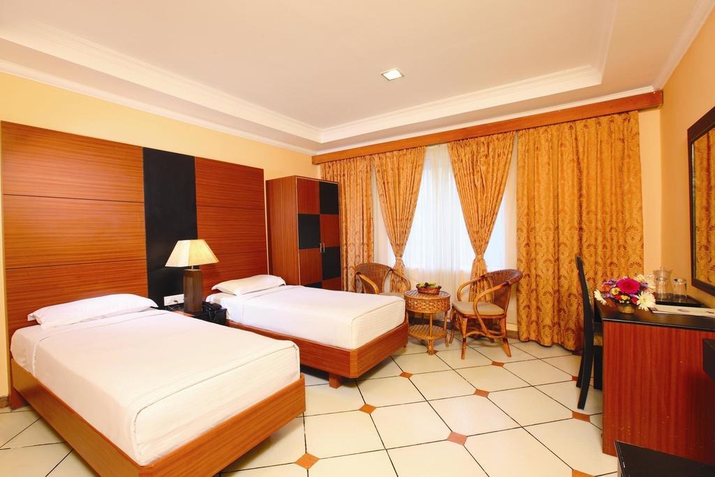 Emarald Hotel Cochin Коччи Экстерьер фото