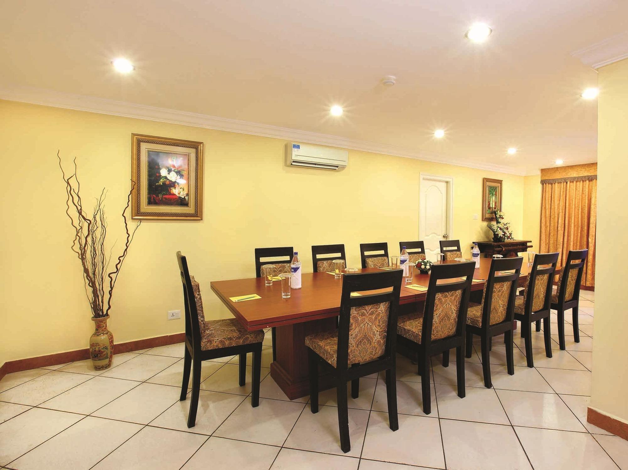Emarald Hotel Cochin Коччи Экстерьер фото