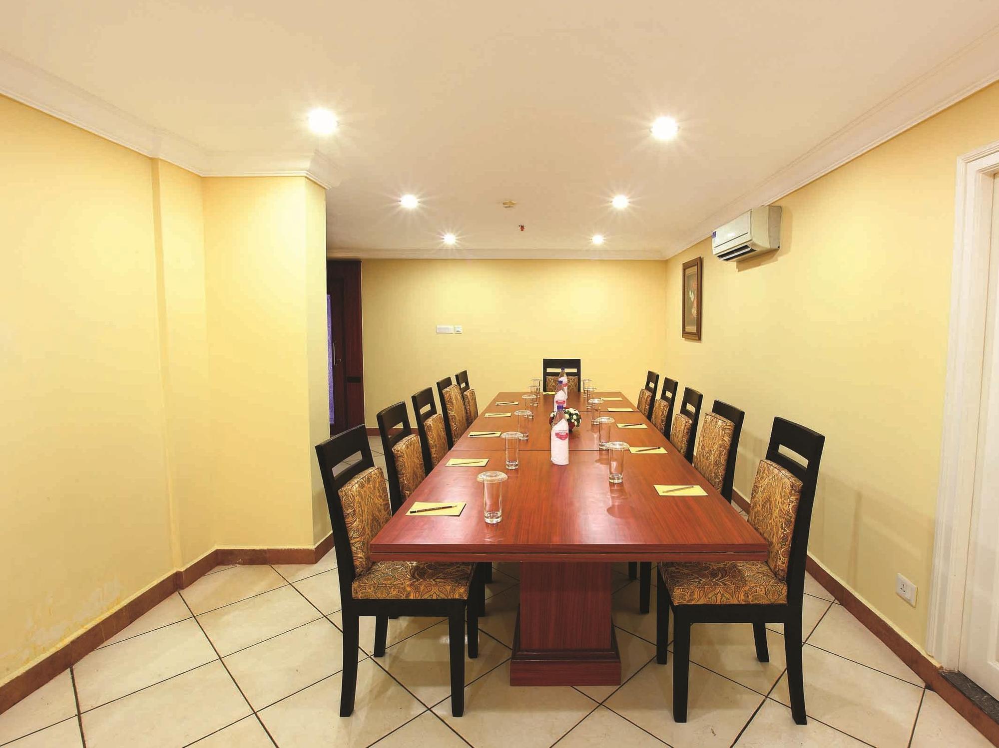 Emarald Hotel Cochin Коччи Экстерьер фото