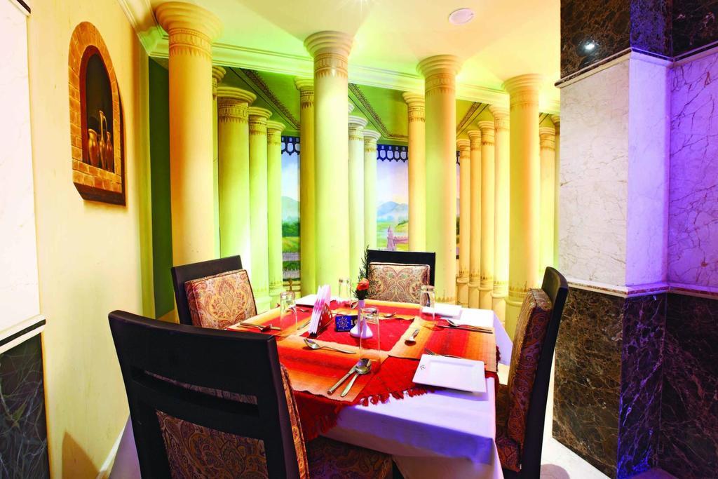 Emarald Hotel Cochin Коччи Экстерьер фото