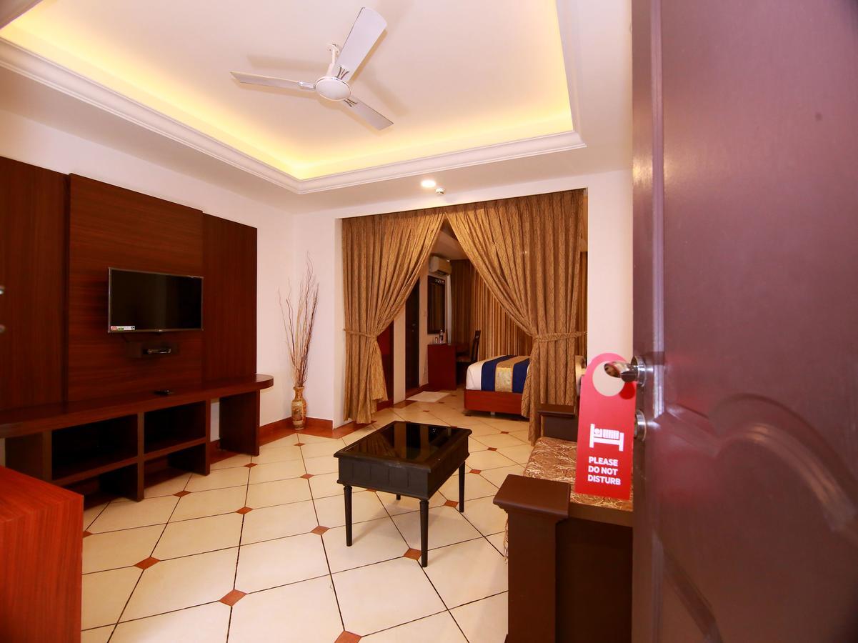 Emarald Hotel Cochin Коччи Экстерьер фото