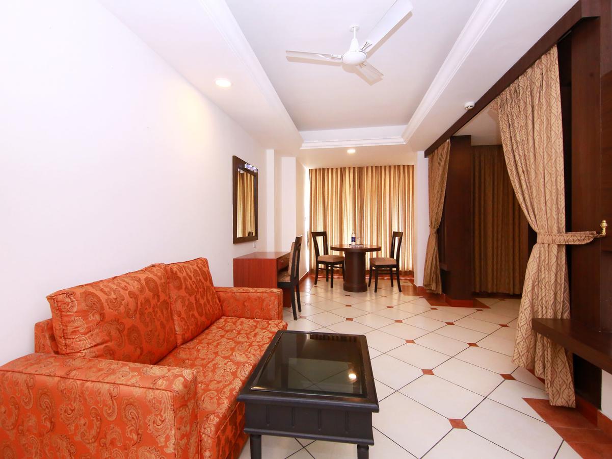 Emarald Hotel Cochin Коччи Экстерьер фото