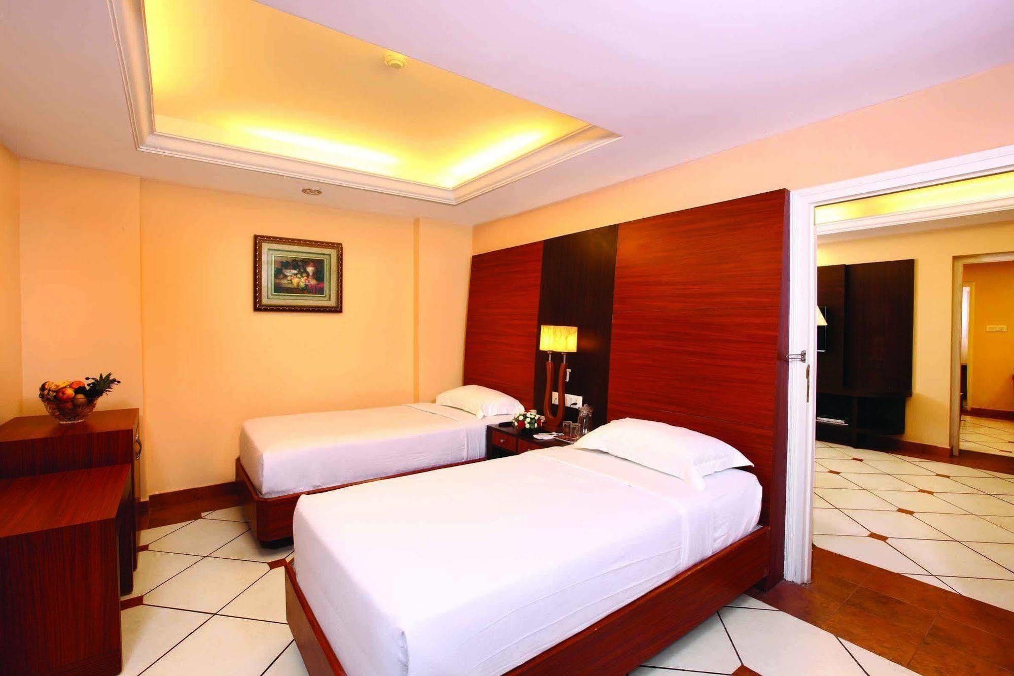 Emarald Hotel Cochin Коччи Экстерьер фото