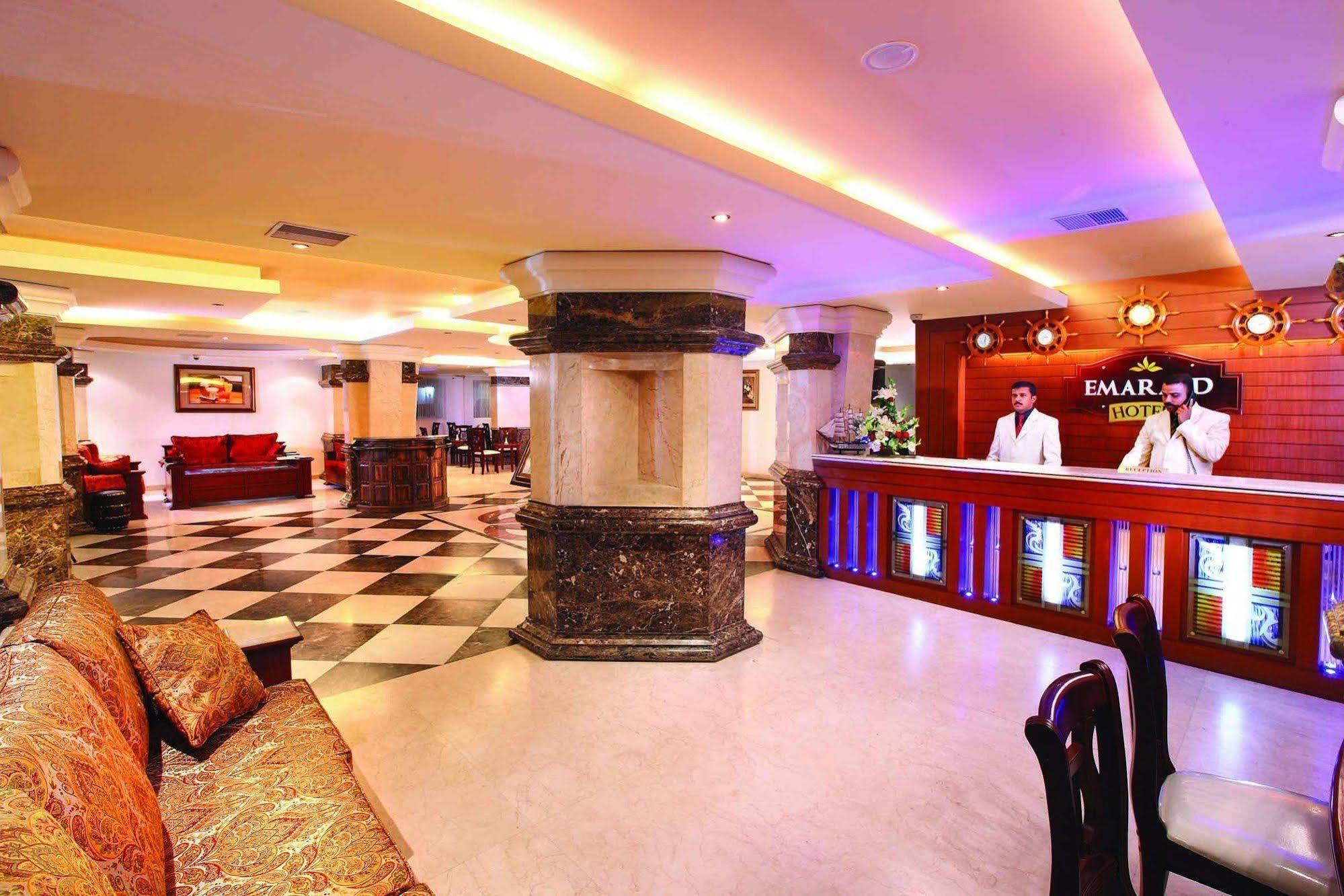 Emarald Hotel Cochin Коччи Экстерьер фото
