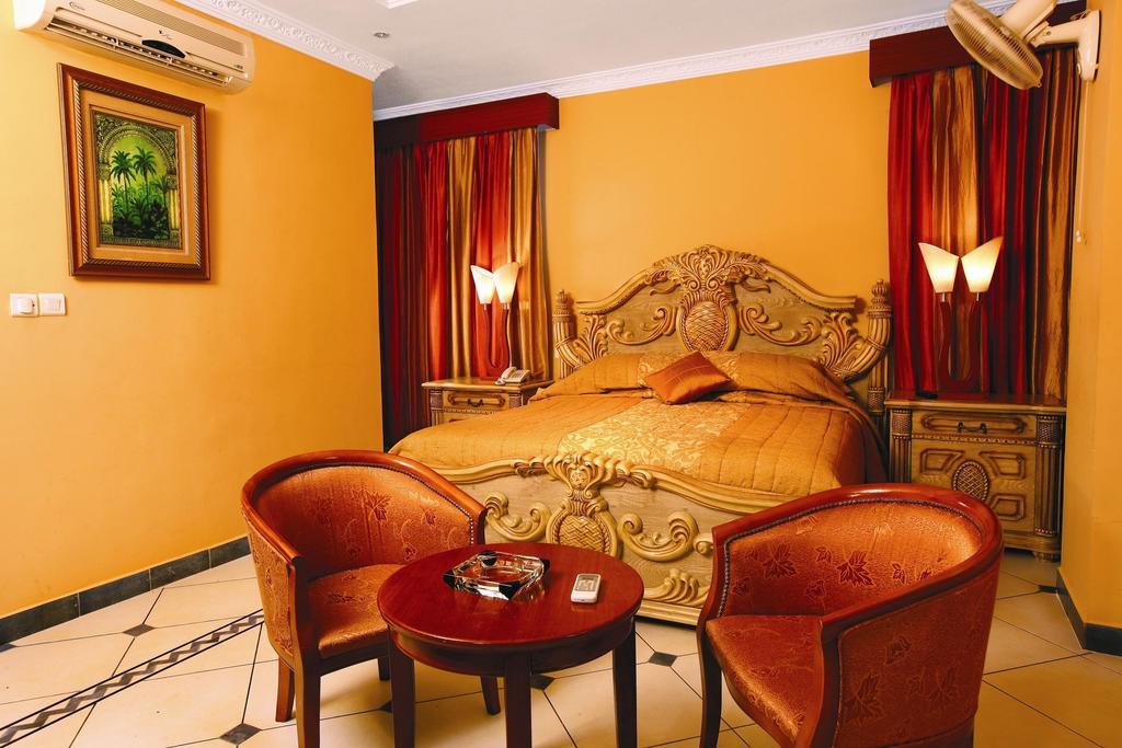 Emarald Hotel Cochin Коччи Экстерьер фото