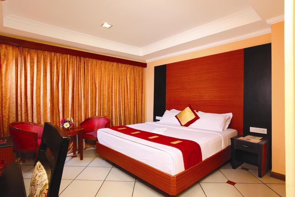 Emarald Hotel Cochin Коччи Экстерьер фото