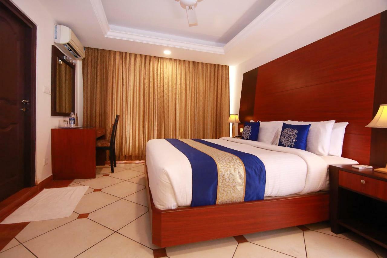 Emarald Hotel Cochin Коччи Экстерьер фото